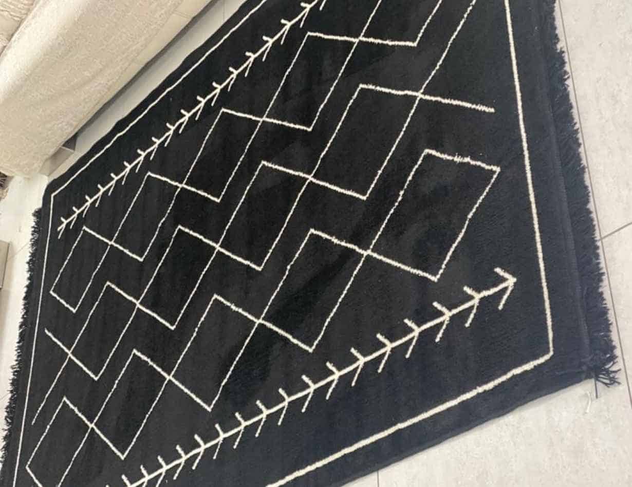 שטיח-כותנה-שחור-עם-מעויינים-בסגנון-בוהו-שיק-כפרי-מרקו-פולו