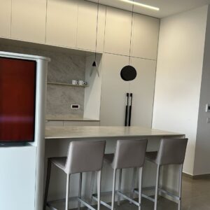 כיסא בר מאסטר אבן דמוי עור