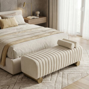 הדום STRIPES עם רגלי מתכת ושתי כריות בצבע שמנת